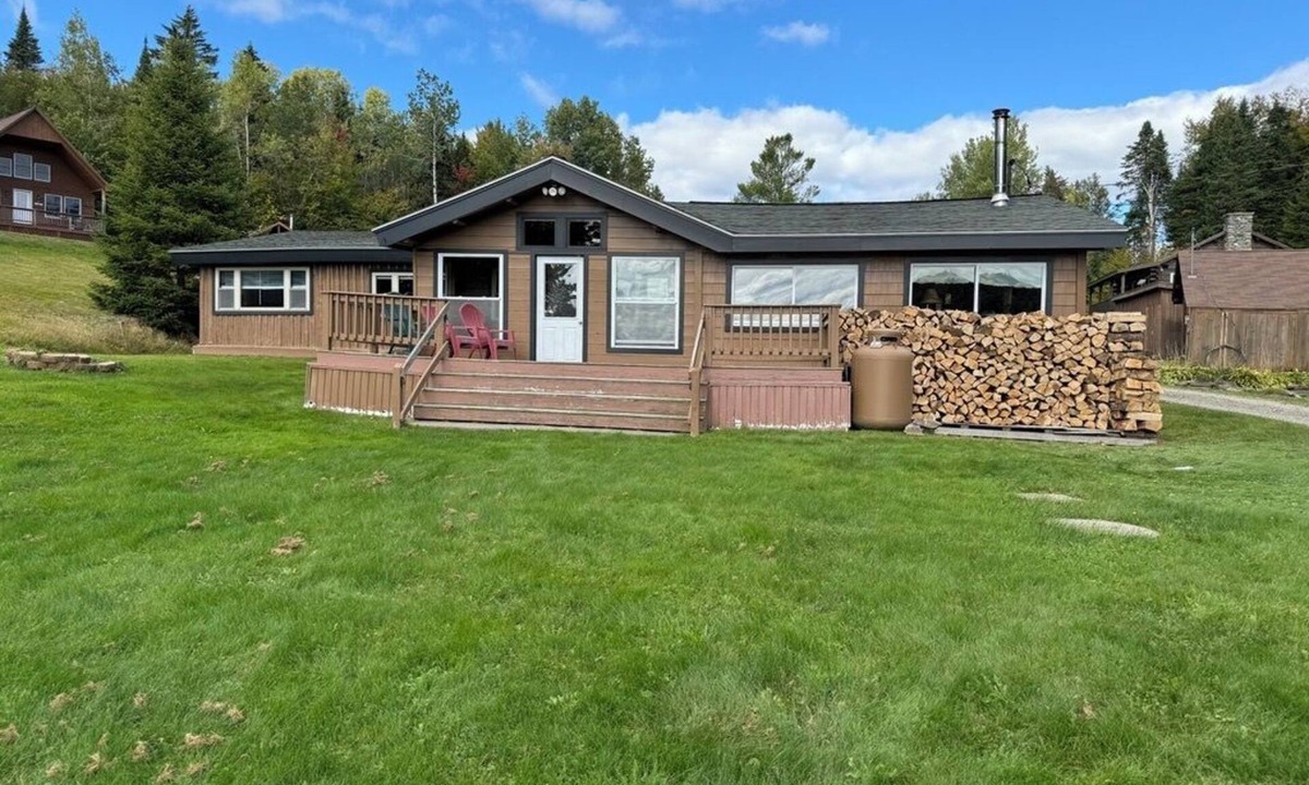 Pittsburg Cabin | Awesome Log Cabin on the 1st Connecticut Lake!