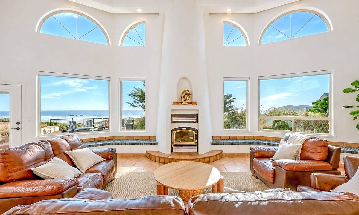 Bandon House | Beachfront, hot tub, sauna, dog-friendly, 2026 remodel