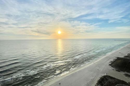 Panama City Beach House | Beachfront resort condo with gulf views pools splash pad hot tub & gym