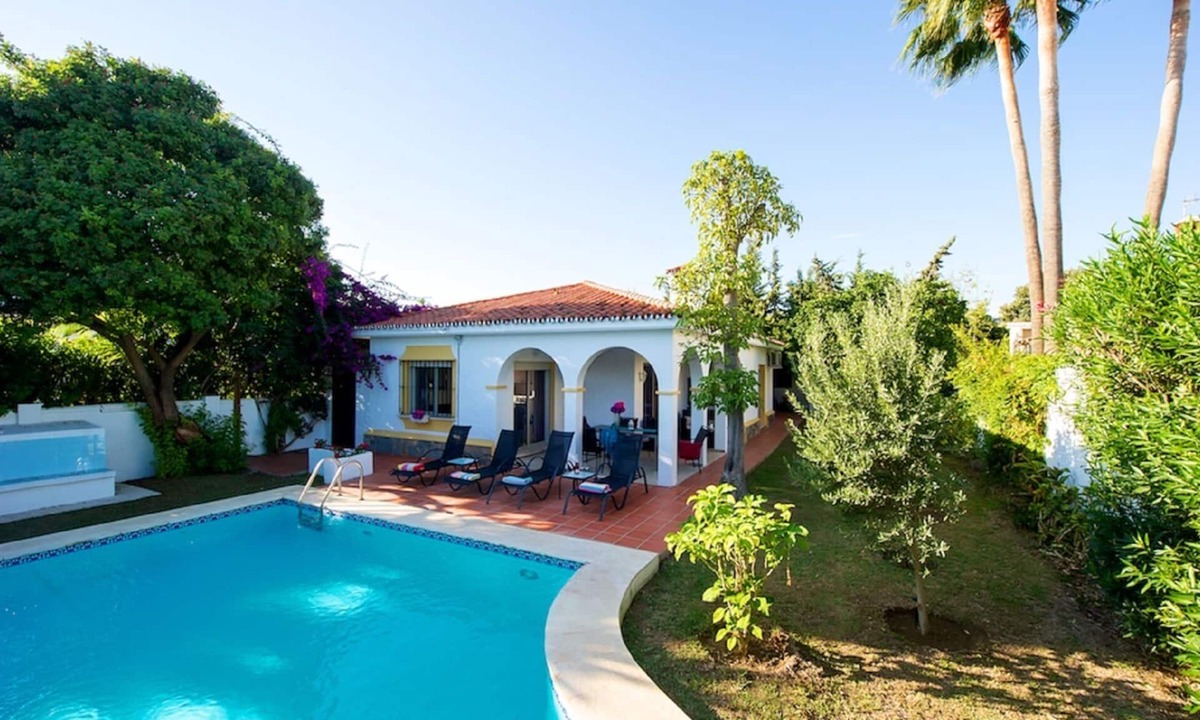 San Pedro de Alcantara Villa | Beachside Villa Linda Vista