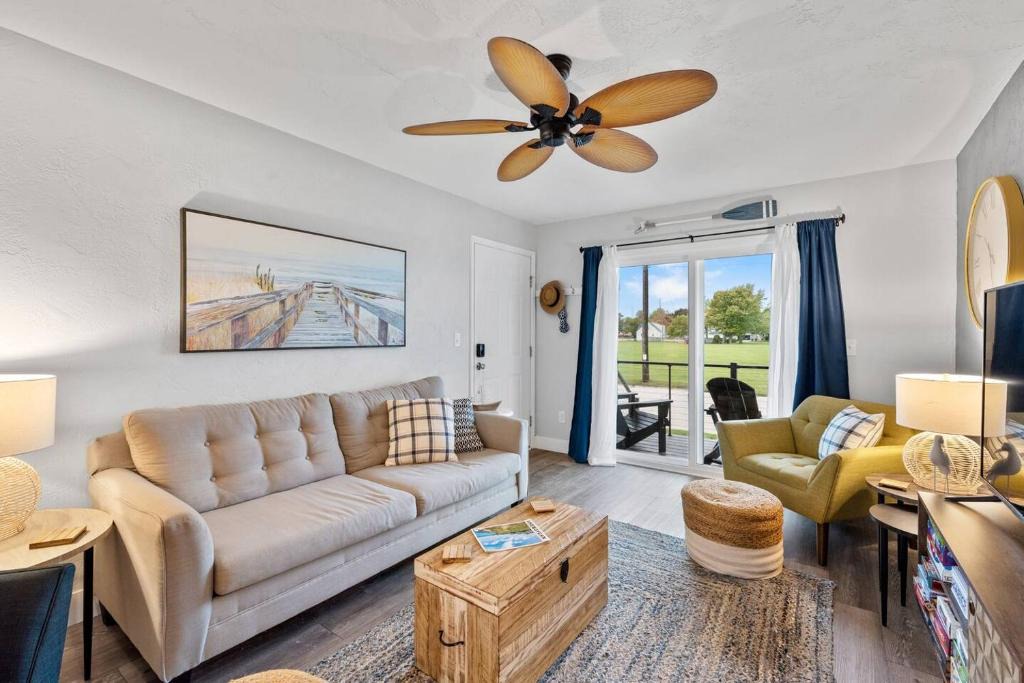 Sheboygan Apartment | Beachside Condo Downtown with Lake Michigan Views