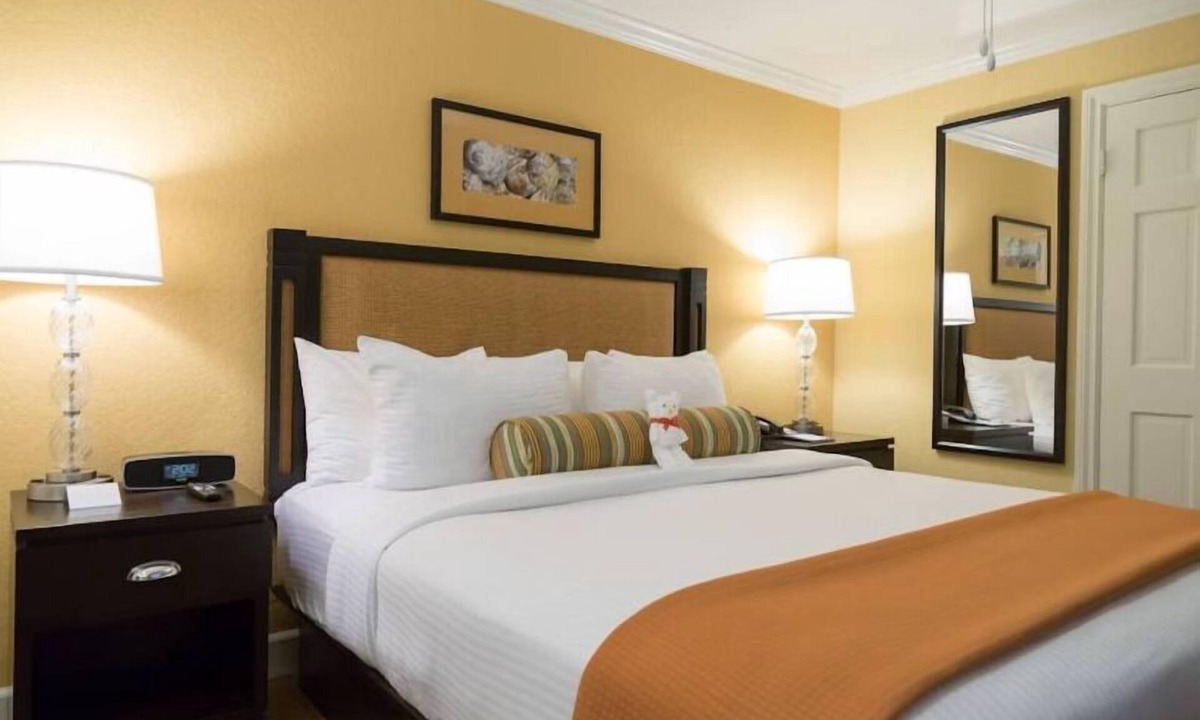Carlsbad Village Hotel | Beachside Stay | 3 Units w/Balcony, Pool & Free Parking & Beach Access