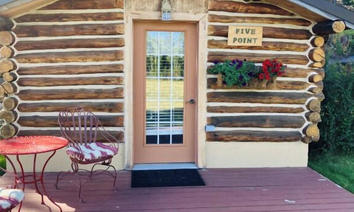 Wolf Creek Cabin | Beatuiful, Quaint, and Cozy Historic Cabin