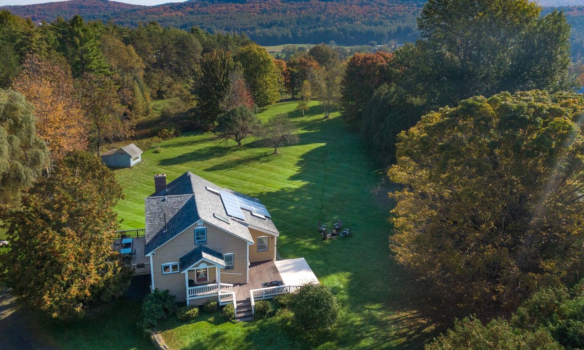 Waitsfield House | Beautiful Family Home Central to Mad River Valley