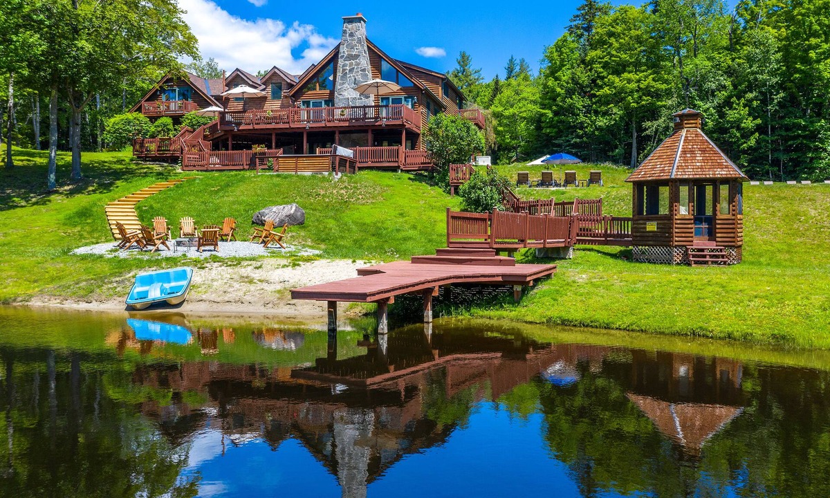 Londonderry House | Beautiful Lakeview Log Cabin on 60-Acre Property