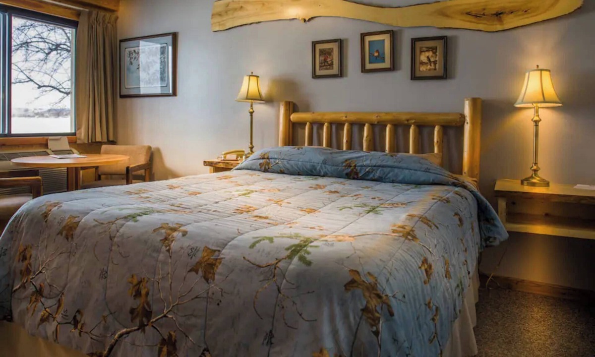 Rice Lake Cabin | Beautiful view of the lake from Room 2 called - Songbird Nest - Curriers Lakeview Lodge