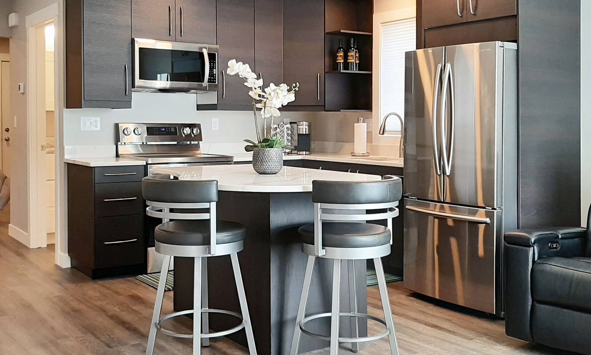 Rochester House | Beautifully Designed Space. 1 Mile to Mayo Clinic.
