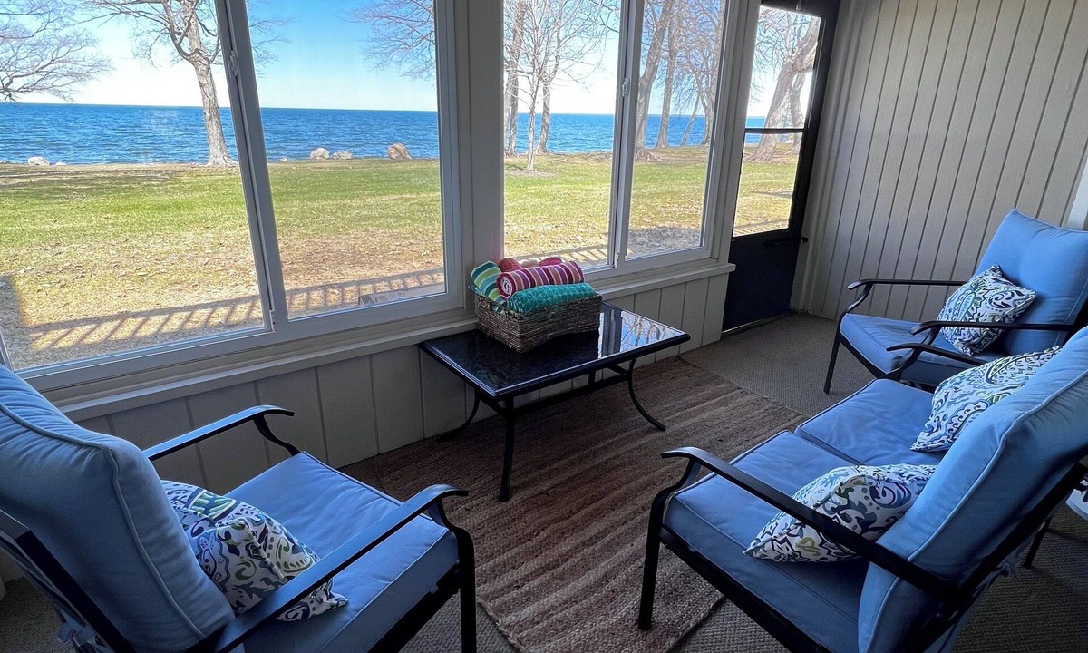 Onamia House | Beautifully Renovated 2 Bedroom Beach Villa on Mille Lacs Lake