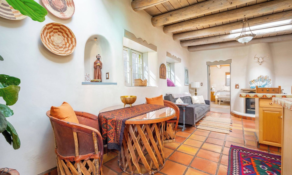 Historic Eastside Apartment | Besos Casita on Canyon Rd, near Park, Historic East Side, with driveway parking