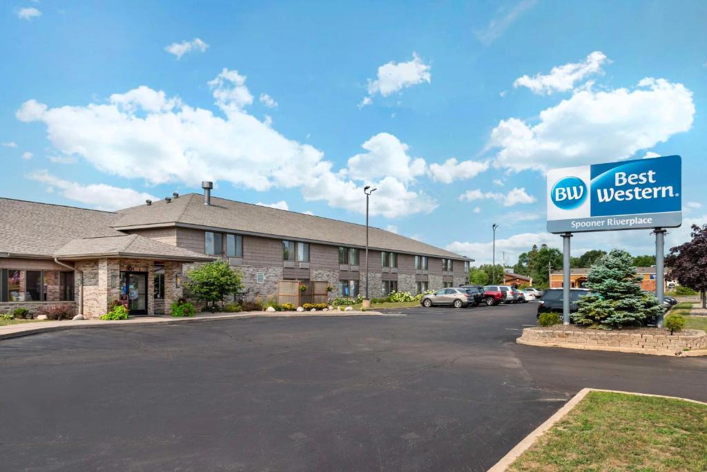 Spooner Hotel | Best Western Spooner Riverplace
