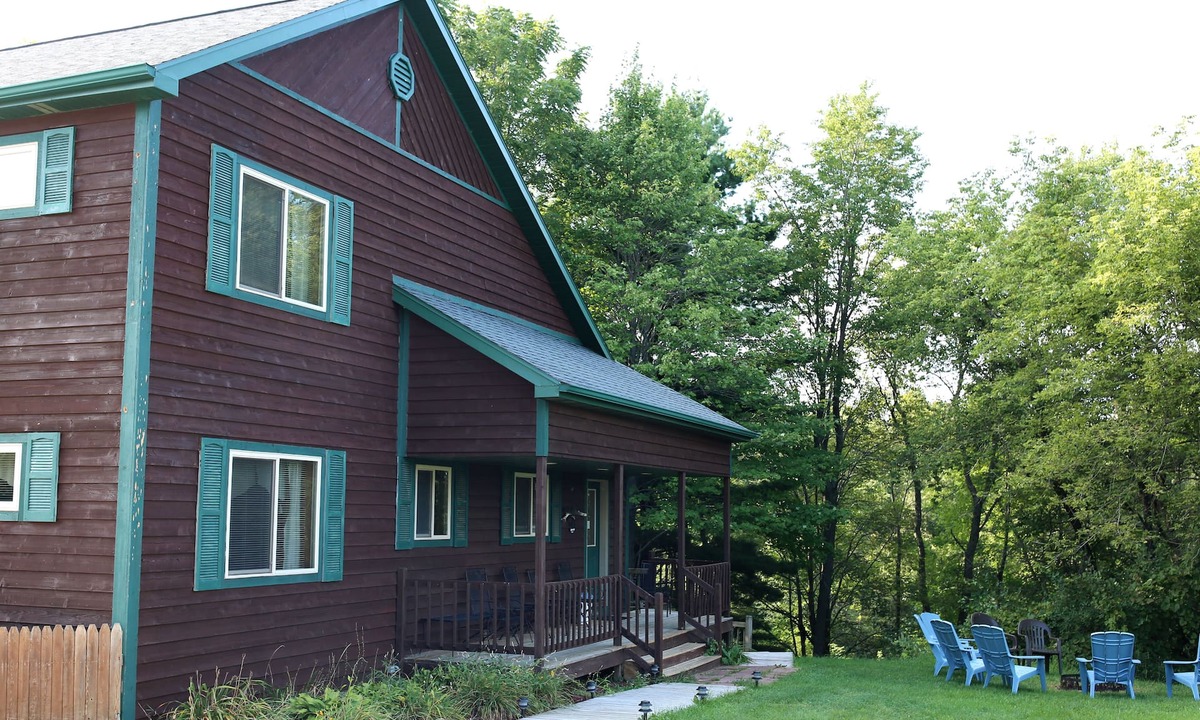 Tomah House | Birch Lake Secluded Getaway- Serenity home 5 bedroom sleeps up to 14