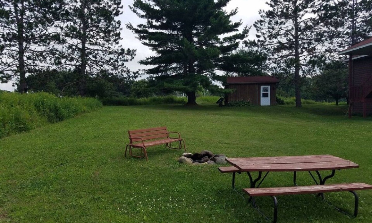 Birchwood Hostel | Birchwood Motel in Birchwood, WI! Queen and twin