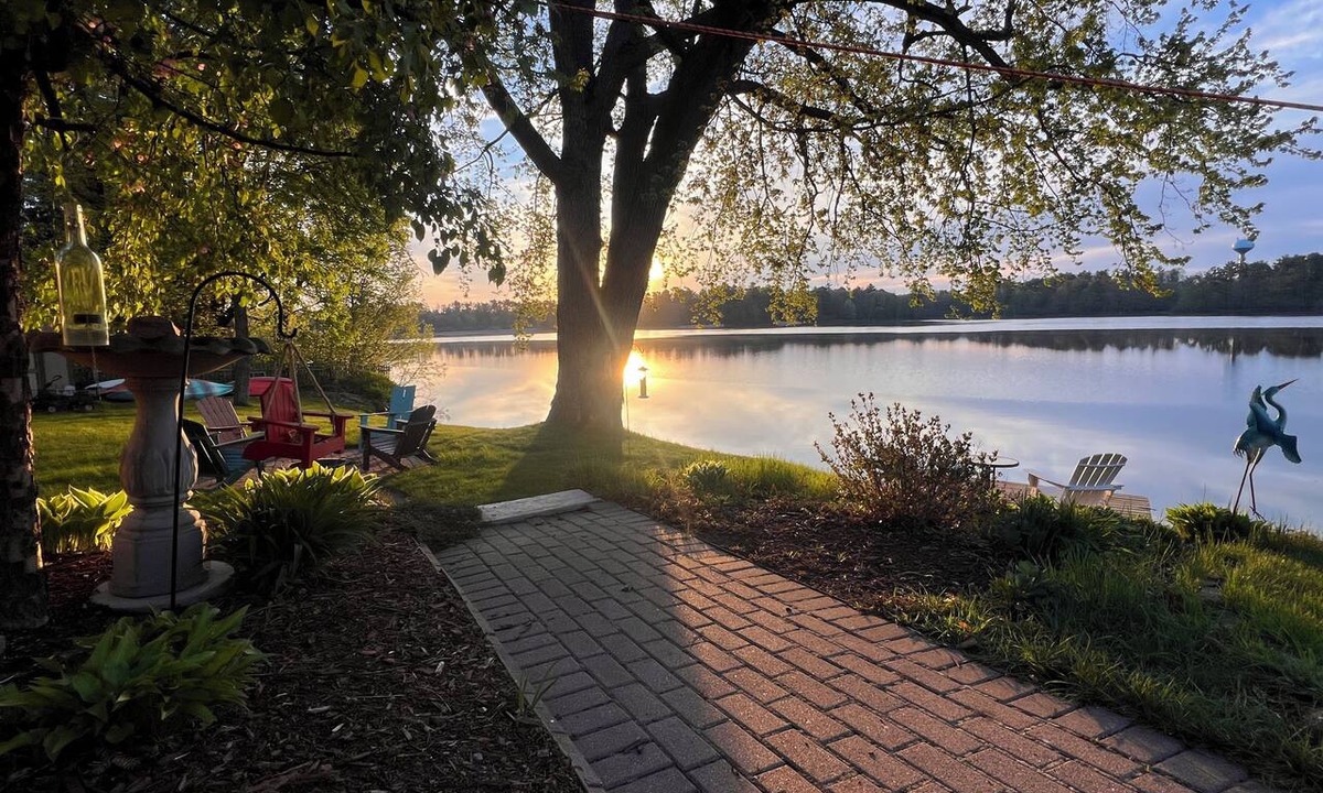 Schofield House | Blue Heron Oar’asis- 3BR Riverfront + Kayaks