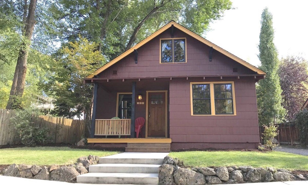 Old Bend House | Bluebird Day - Cinder Cone Bungalow: Experience luxury in this charming 2-bedroom bungalow!