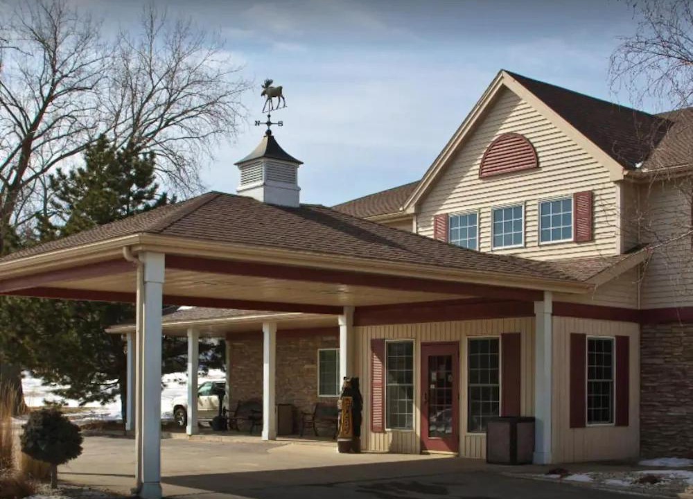 Waukon Hotel | Boarders Inn & Suites by Cobblestone Hotels in Waukon