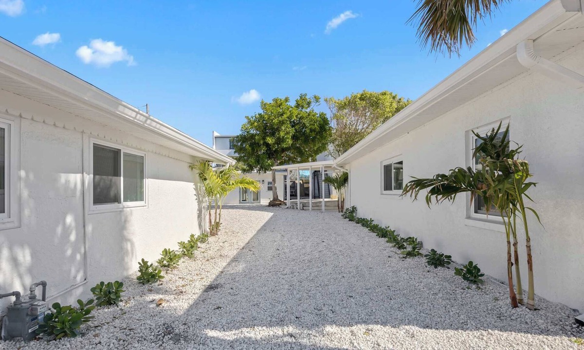 Parsuns To Cocoa Beach Apartment | Boardwalk Beach Bungalows Retreat