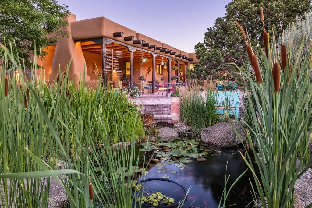 Canoncito Bed & Breakfast | Bobcat Inn