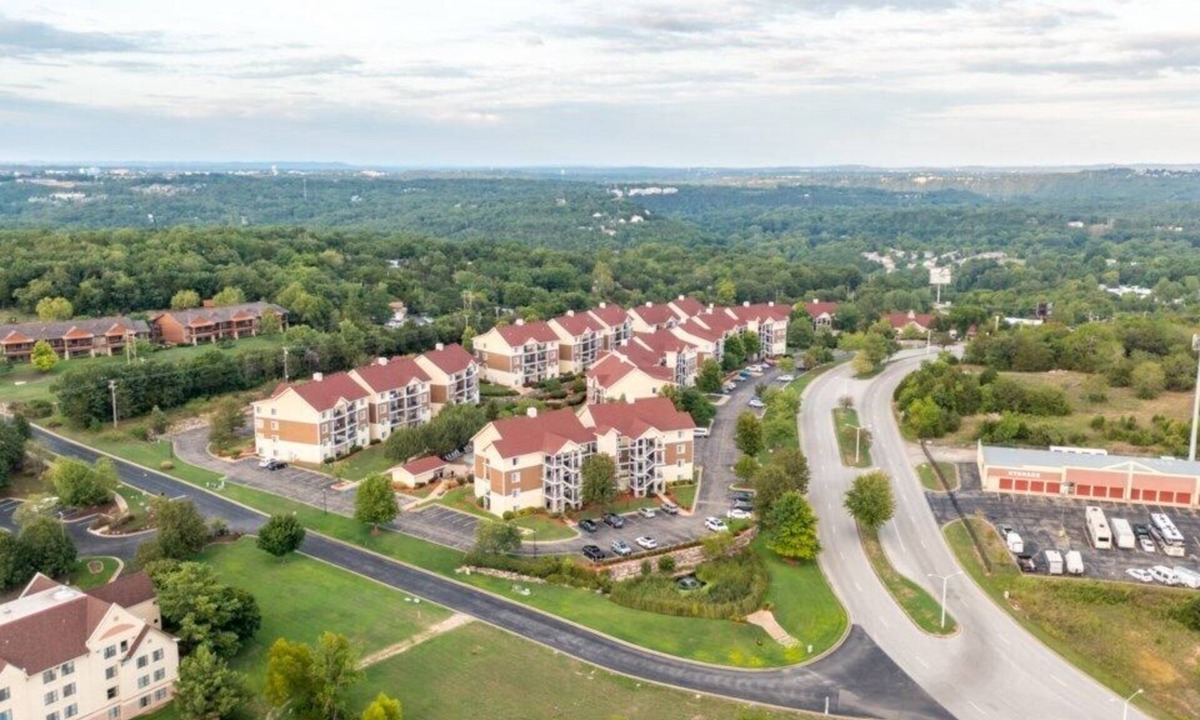 Table Rock Apartment | Branson | Pool & Mountains | Scenic Ozark Stay