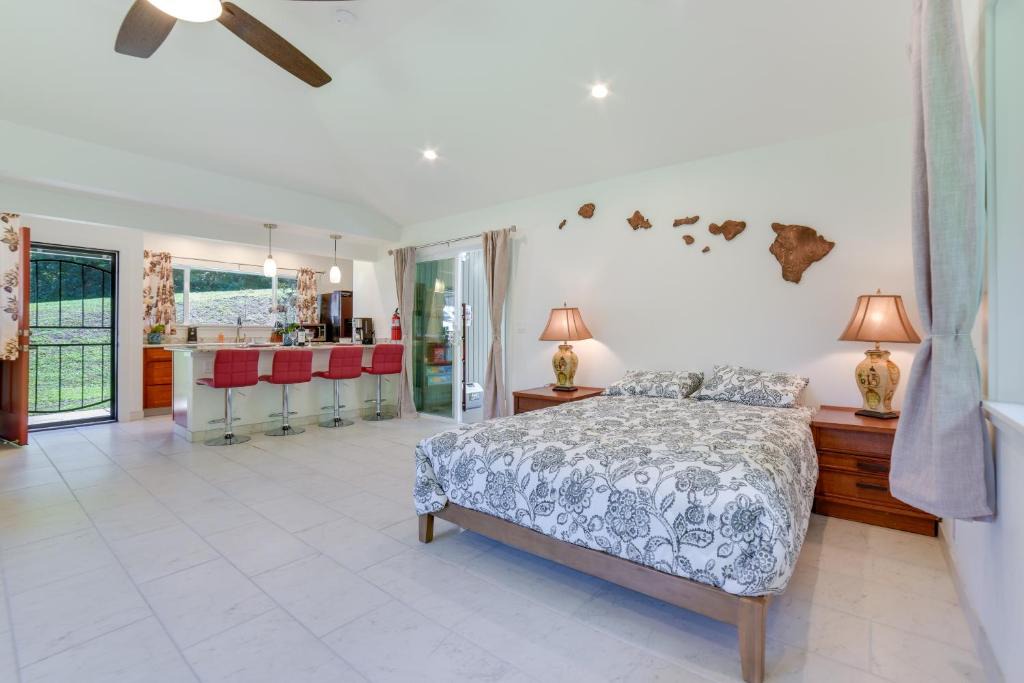 Pauwela Apartment | Bright Haiku Studio: Patio + Rainforest View