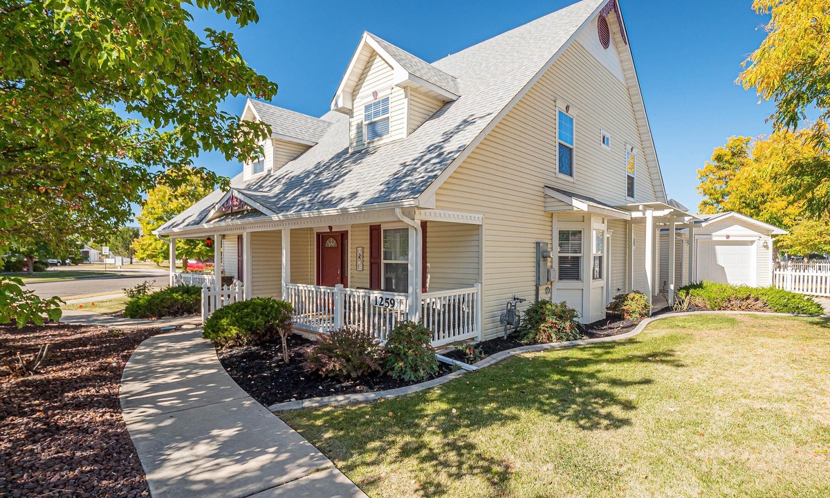 Fruita House | Bright Star: Downtown Charm—Dogs Welcome!