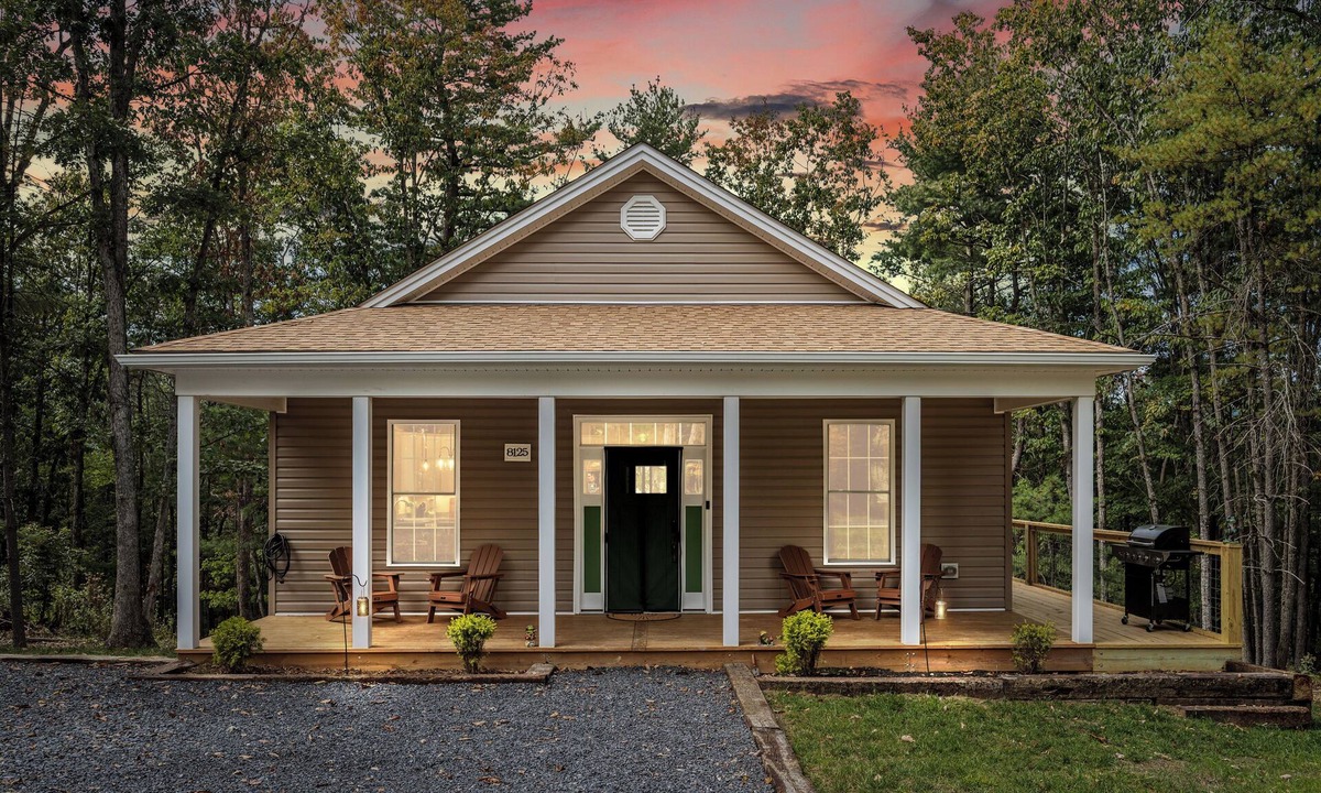 Basye House | Bryce Resort : Modern Lux, Hot Tub, Fire Pit, Mountain Views, and EV : New Home