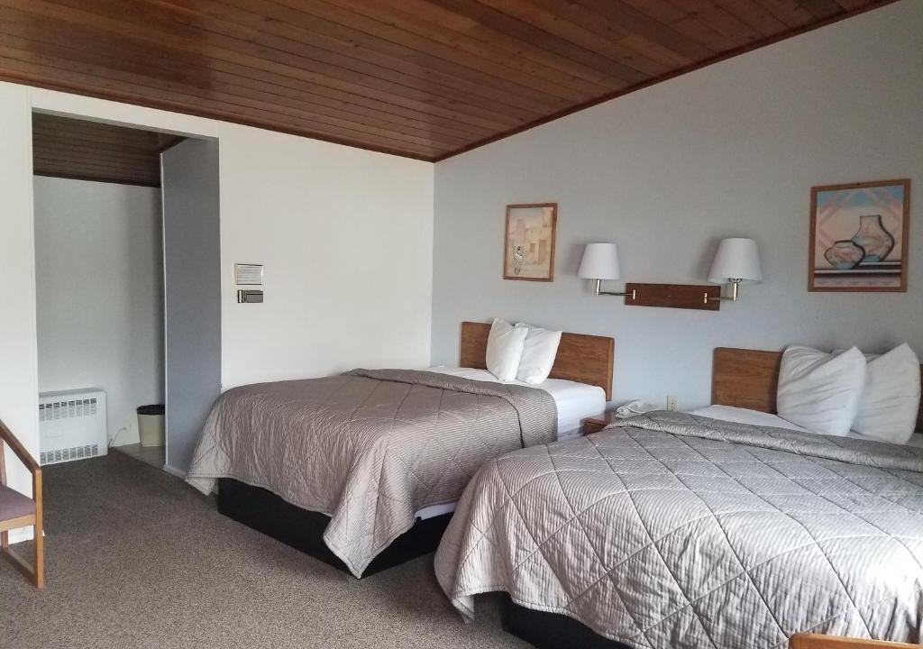 Raton Hotel | Budget Host Melody Lane