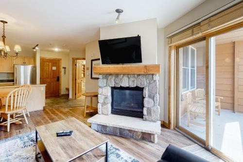 River Run Apartment | Buffalo Lodge 8372