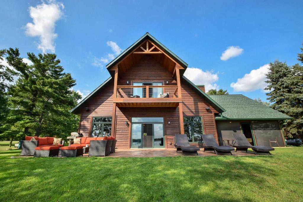 Siren House | Cabin with Gradual Slope to Sandy Bottom Swimming!