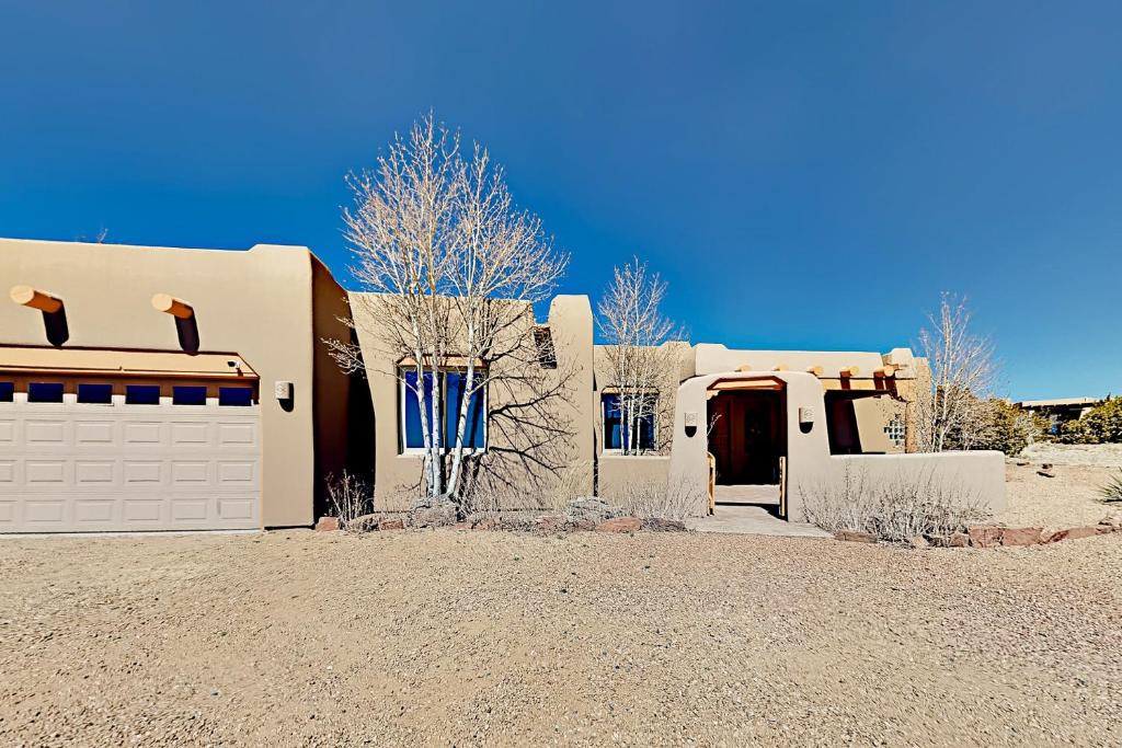 Canoncito House | Camino Oasis