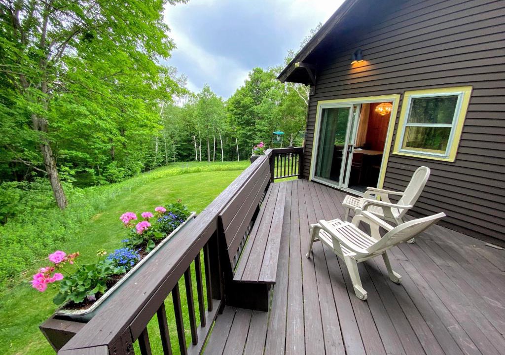 Franconia House | Cannon four bed three bath slopeside home Steps to Mittersill and slopes