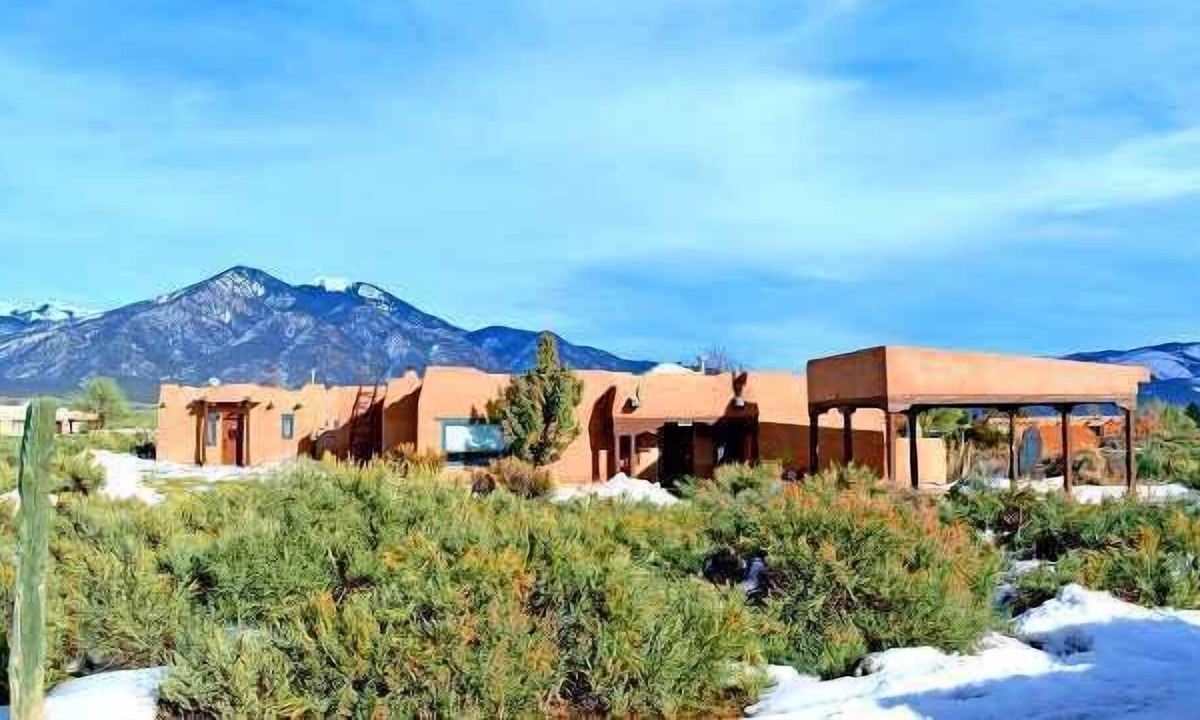 El Prado House | Cantina la Compound - Panoramic Mountain Views Hot Tub - Air Conditioned