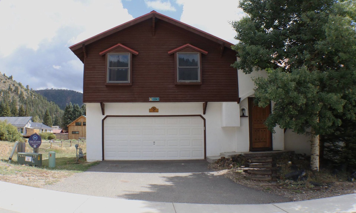 Red River House | Caribel Trail Lodge - In Town -