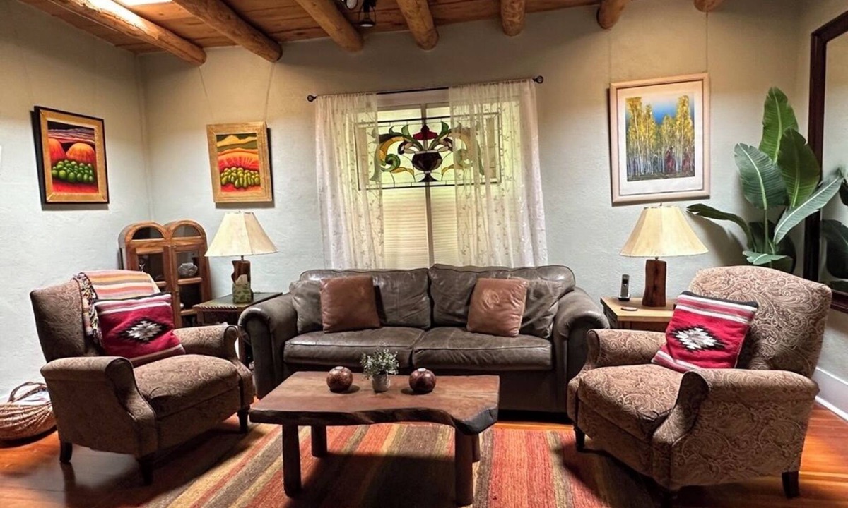 Historic Eastside House | Casa Cody - Classic Historic Adobe - East Side near Canyon Rd, WALK to Plaza