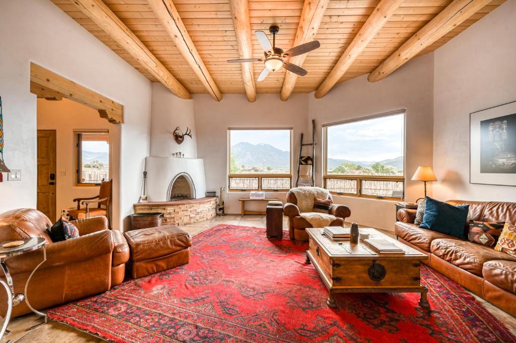 Taos House | Casa De Los Conejos