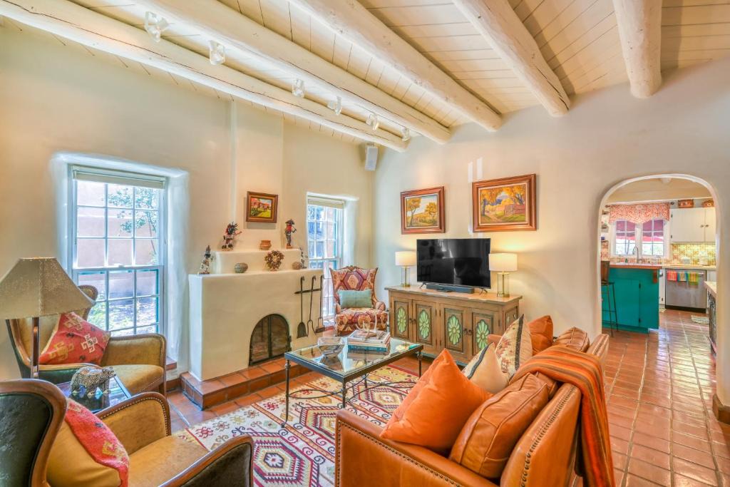 Historic Eastside House | Casa De Muneco
