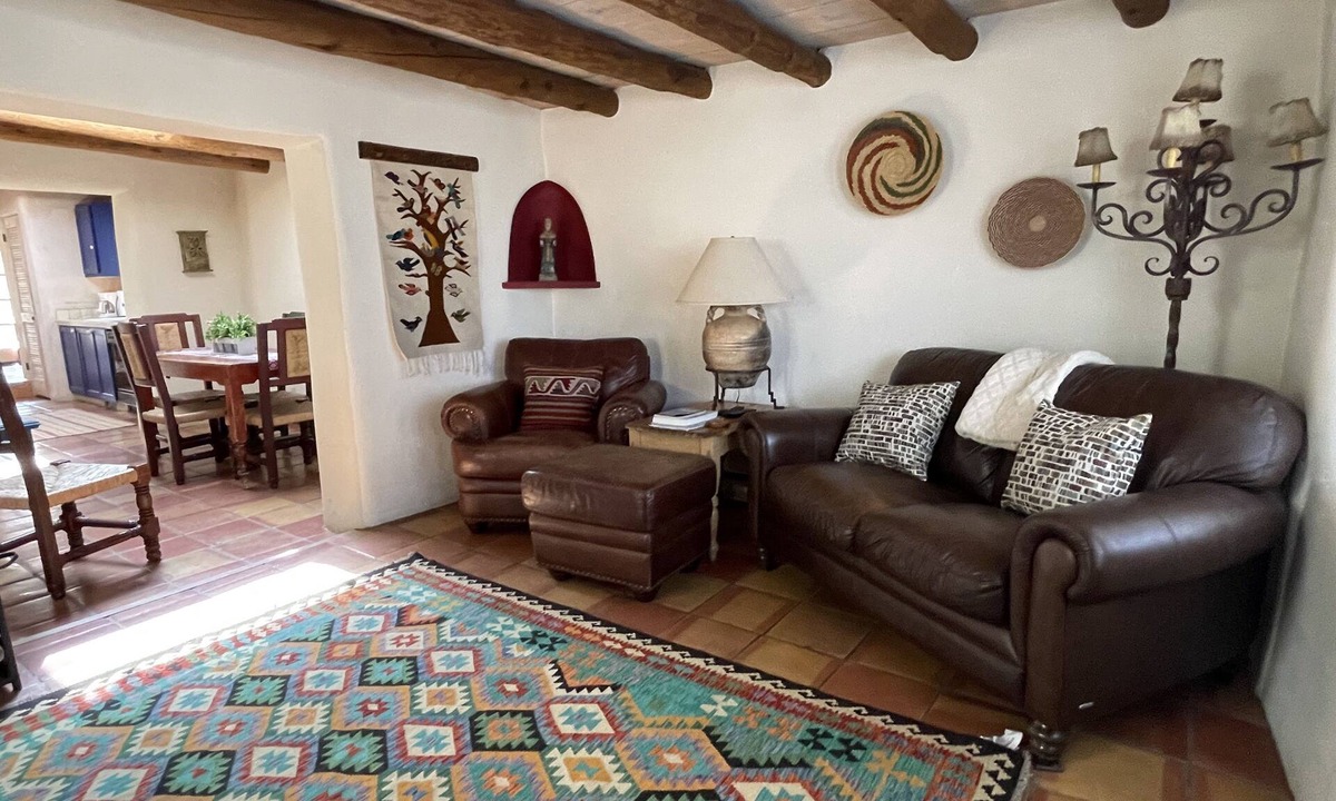 Historic Eastside House | Casa Tres Hombres - Canyon Road Retreat - Wonderful garden/courtyard!
