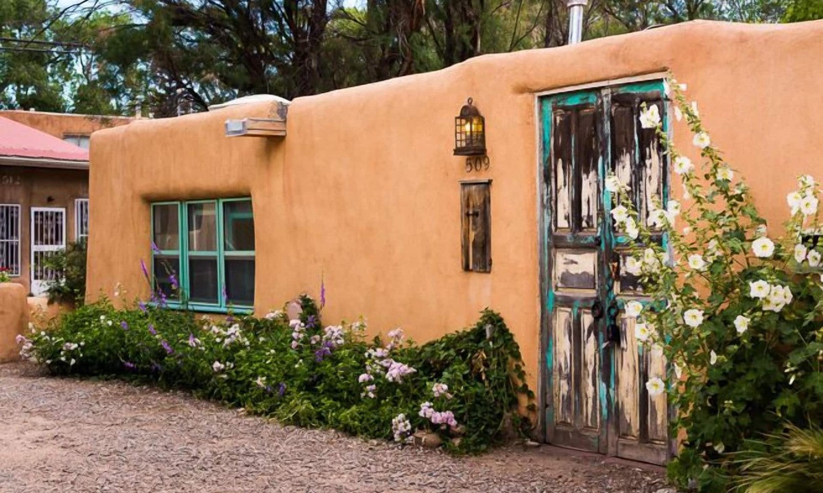 Historic Eastside House | Casita de Acequia Madre | Eastside Retreat
