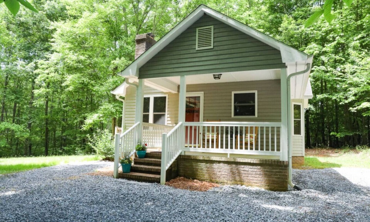 Peters Creek Cottage | Cedar Run Cottage by BMG