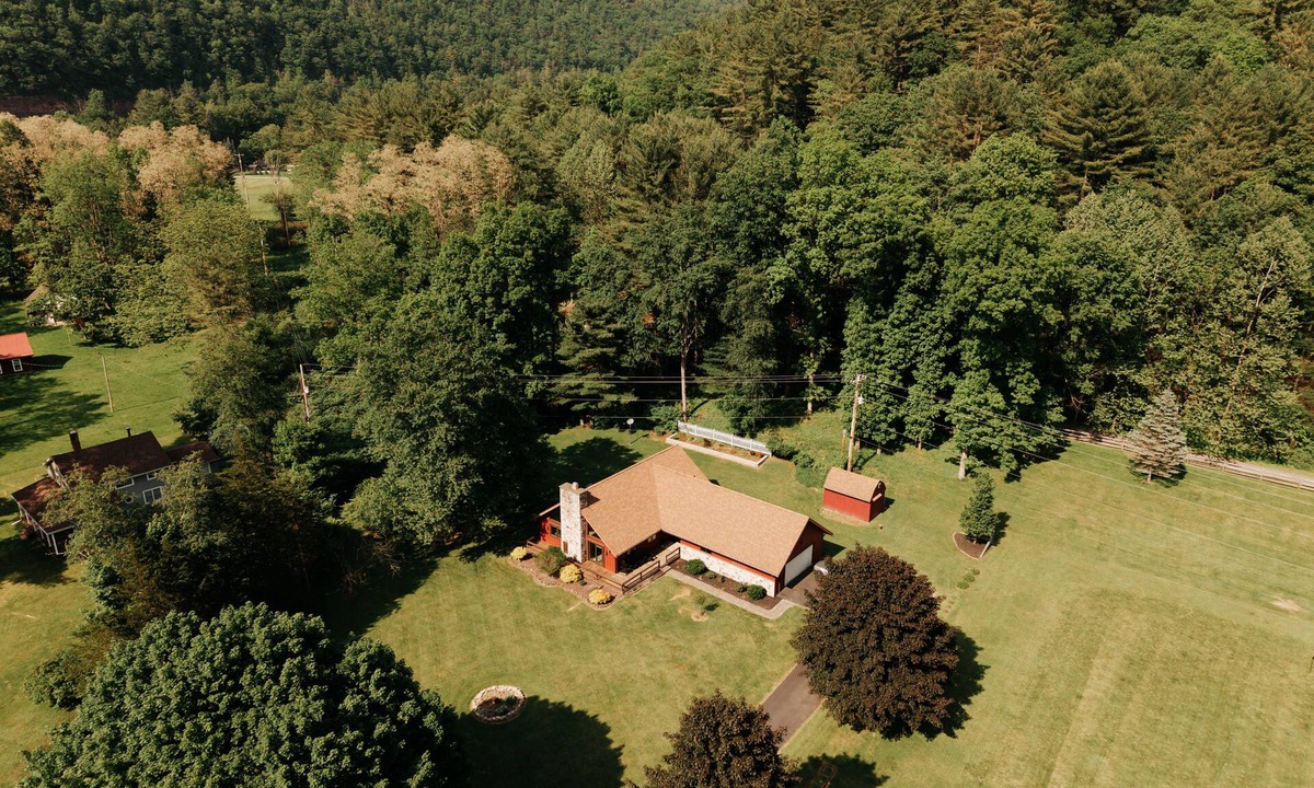 Cedar Run Cabin | Cedar Run Lodge! Creekfront, Rail Trail, Large Yard, Mountain Views!