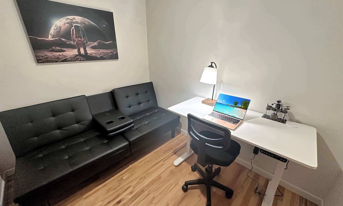 Historic Downtown La Crosse Apartment | Central Downtown Stay with flex space