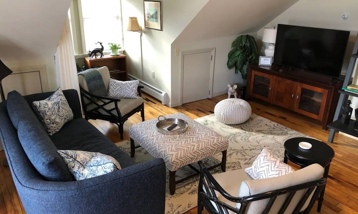 Duxbury Apartment | Charming 1 bedroom apartment in welcoming & walkable historic Waterbury Village