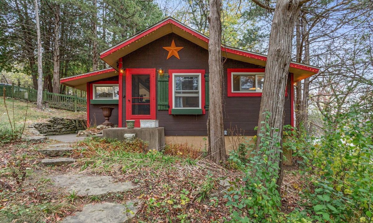 Hastings Cabin | Charming 2-bdrm cabin in quaint Afton area with seasonal views of river!