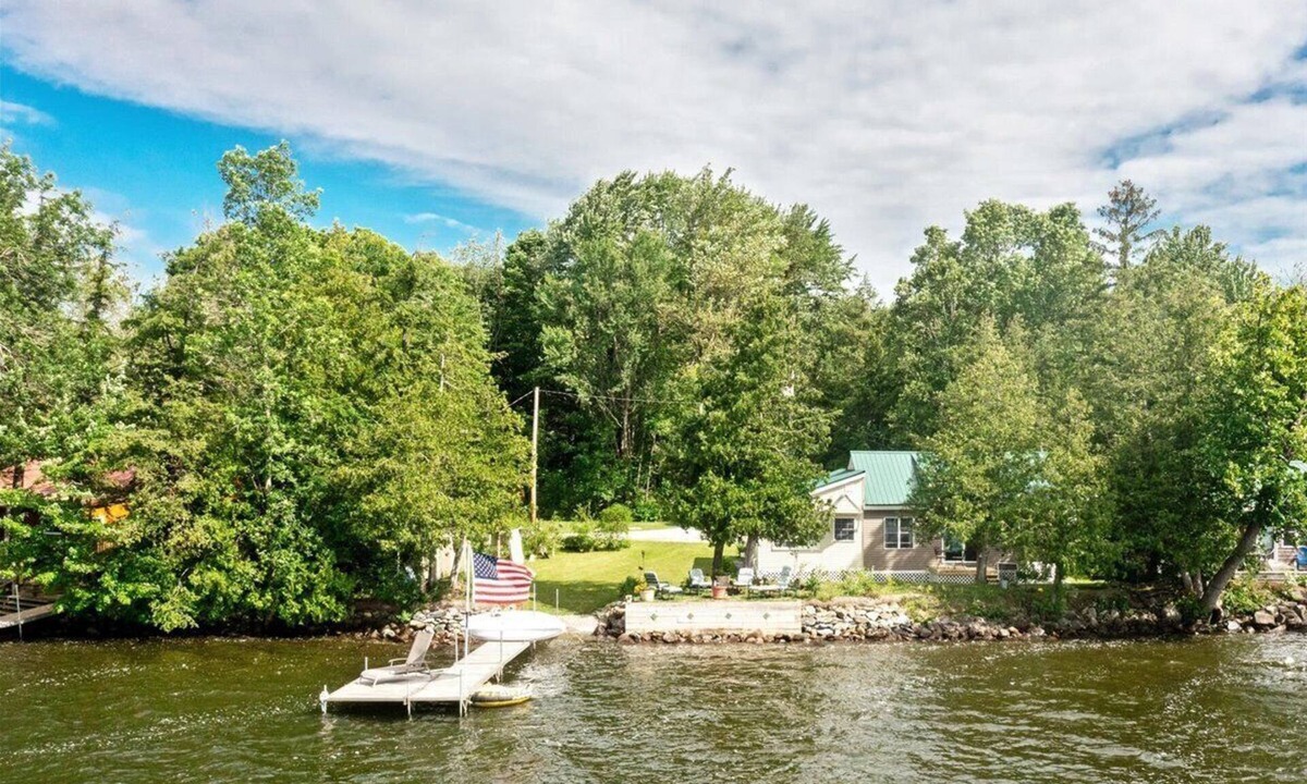 Franklin Cottage | Charming 2-bedroom cottage on Lake Carmi in Franklin with WiFi and AC