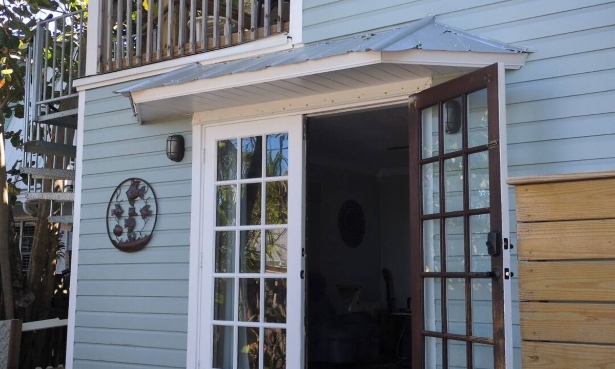 New Town House | Charming 2-bedroom house with AC, WiFi in cool Key West