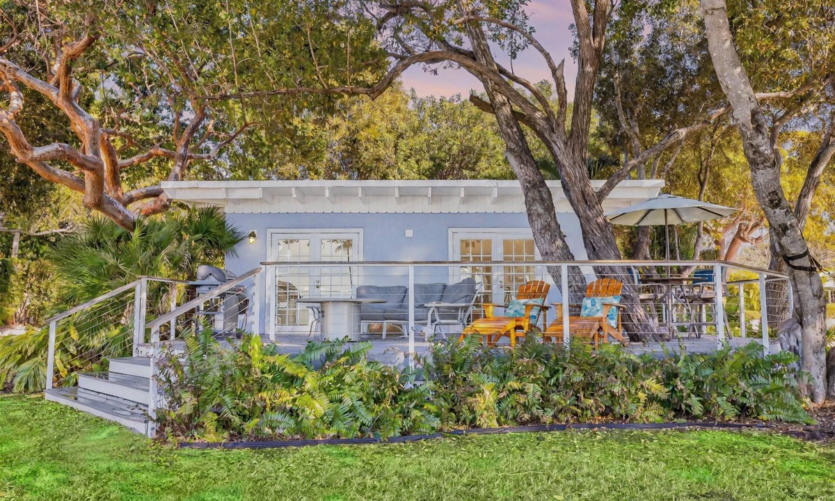 Upper Matecumbe Key Cottage | Charming Bayfront Cottage in Heart of Islamorada with Heated Pool, Deep Dockage, Kayaks & More