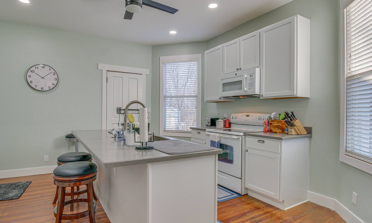 Winton Hills House | Charming Cincinnati Home w/Yard: 8 Mi to Downtown