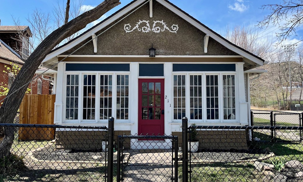 Trinidad House | Charming & Cozy Craftsman: AC/Heat + Pets Free!