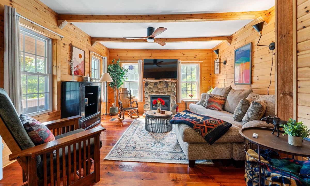 Jay Other | Charming Farmhouse, Sauna - 4 bedrooms, WiFi, AC in Upper Jay