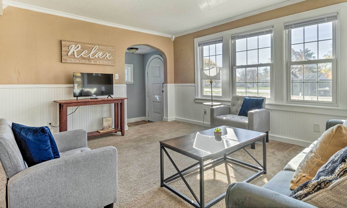 Saint Marys  Allen County Cottage | Charming Fort Wayne Escape w/ Deck & Fire Pit