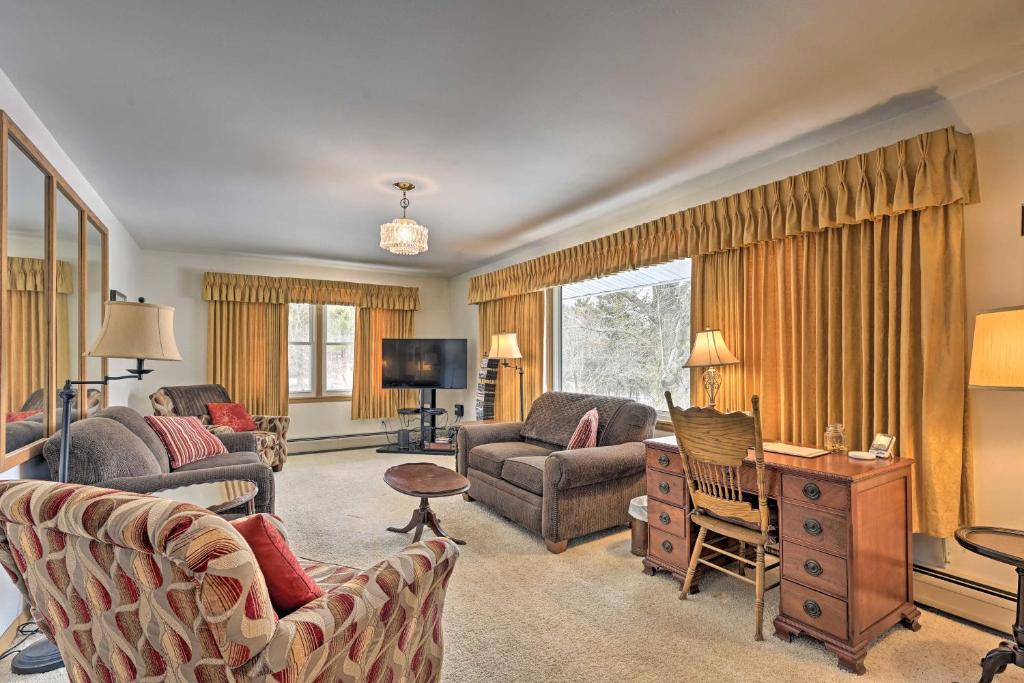 Wisconsin Dells House | Charming Oakhill House - 2 Mi to Dtwn Dells